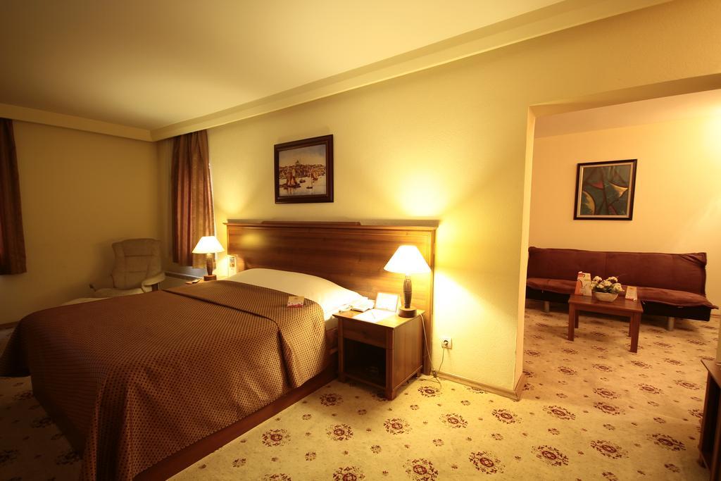 Peri Tower Hotel Невшехир Стая снимка